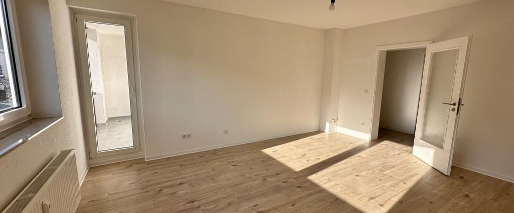 Renovierte 2-Zimmer-Wohnung inklusive Tageslichtbad frei! - Foto 1