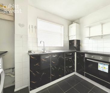 2 bedroom end of terrace house to rent - Photo 4