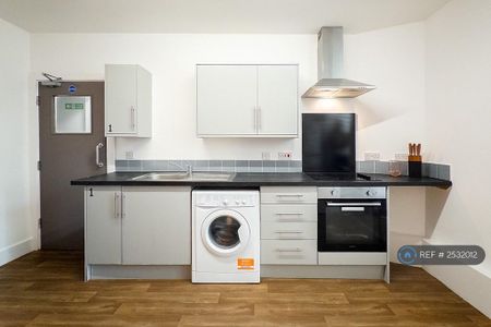 1 bedroom in a house share to rent - Photo 5
