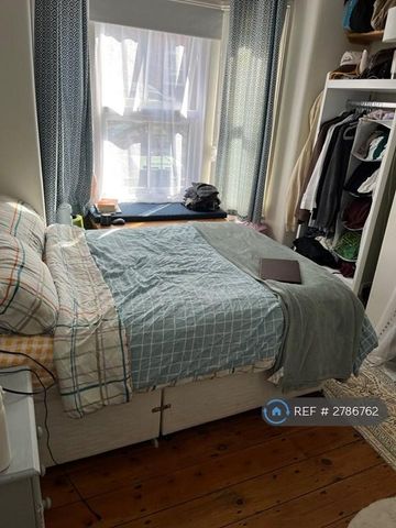 1 bedroom in a house share to rent - Photo 3