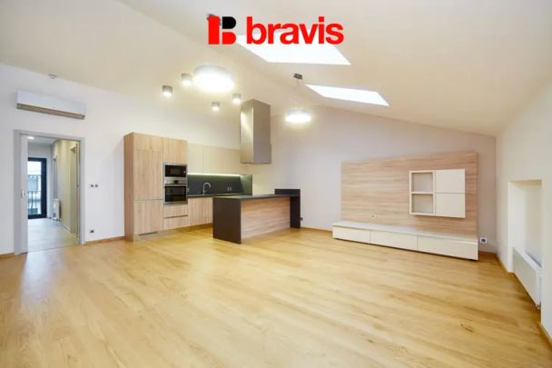 Pronájem nadstandardního bytu 2+kk, Brno - střed, ulice Jakubská, zařízený, šatna, možnost parkování v podzemních garážích - Фото 1