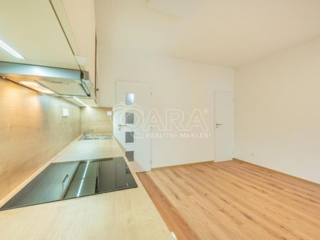 Pronájem bytu 1+kk 27 m2 - Fotografie 2
