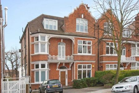 3 bedroom flat in West Hampstead - Photo 5