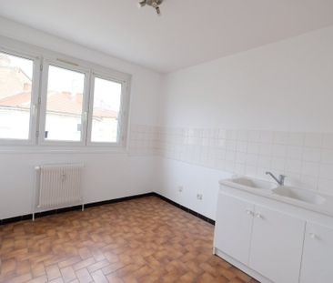 Location Appartement 2 pièces 45m² ST ETIENNE 42000 - Photo 2