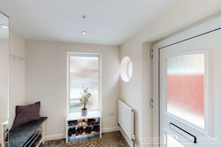 Crabbet Road, Three Bridges, RH10 - Photo 2