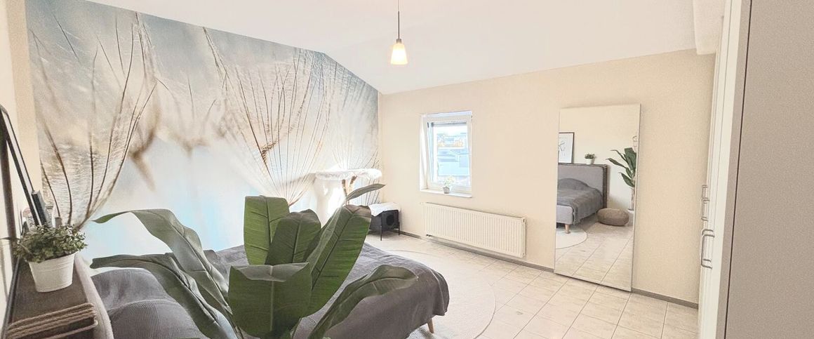 Trierweiler: Helle 2-Zimmer-Wohnung mit Südbalkon, Einbauküche und Holzofen mit perfekter Lux-Anbindung. - Photo 1