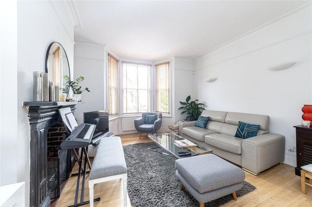 4 bedroom terraced house to rent - Photo 1