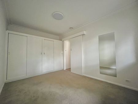 IMMACULATE TWO BEDROOM HOME IN THE HEART OF CAMBERWELL - Photo 4