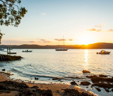 4 Bedroom Deep Waterfront Home - Photo 6