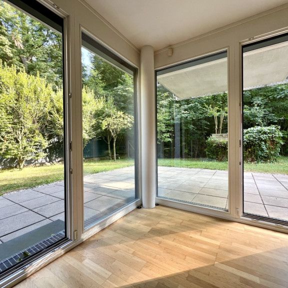 EINMALIG! Familienwohnung mit riesigem Garten am Waldrand + Garage | Neuwaldegg - Photo 1