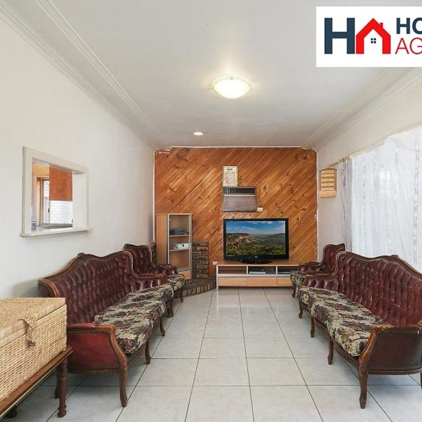 WELL PRESENTED 3 BEDROOM FAMILY HOME ! - Photo 1