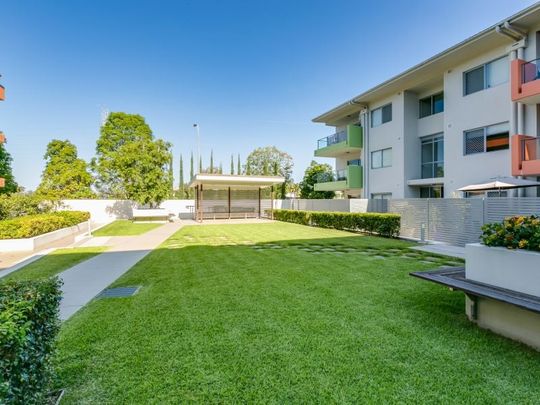 Perfect blend of style, comfort, and convenience in this spacious one-bedroom apartment! - Photo 1