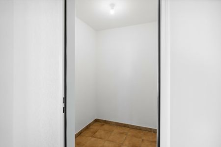 appartement de 2 pces dans quartier très ensoleillé - Photo 2