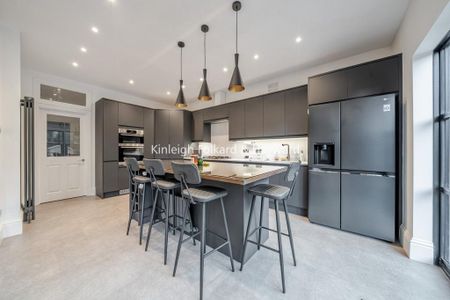 5 bedroom detached house to rent - Photo 3