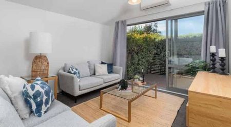 ST ALBANS - THREE BEDROOM, TWO BATHROOMS, DOUBLE GARAGE - Photo 5