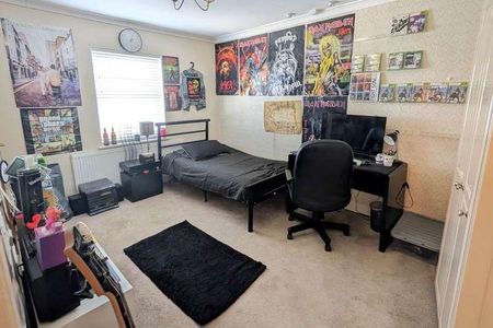 Knaphill, Surrey, GU21 - Photo 5