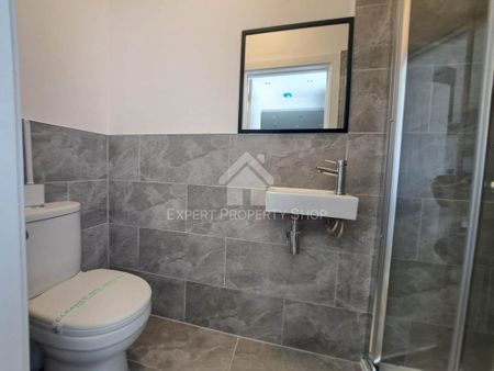 1 bedroom in a house share to rent - Photo 4