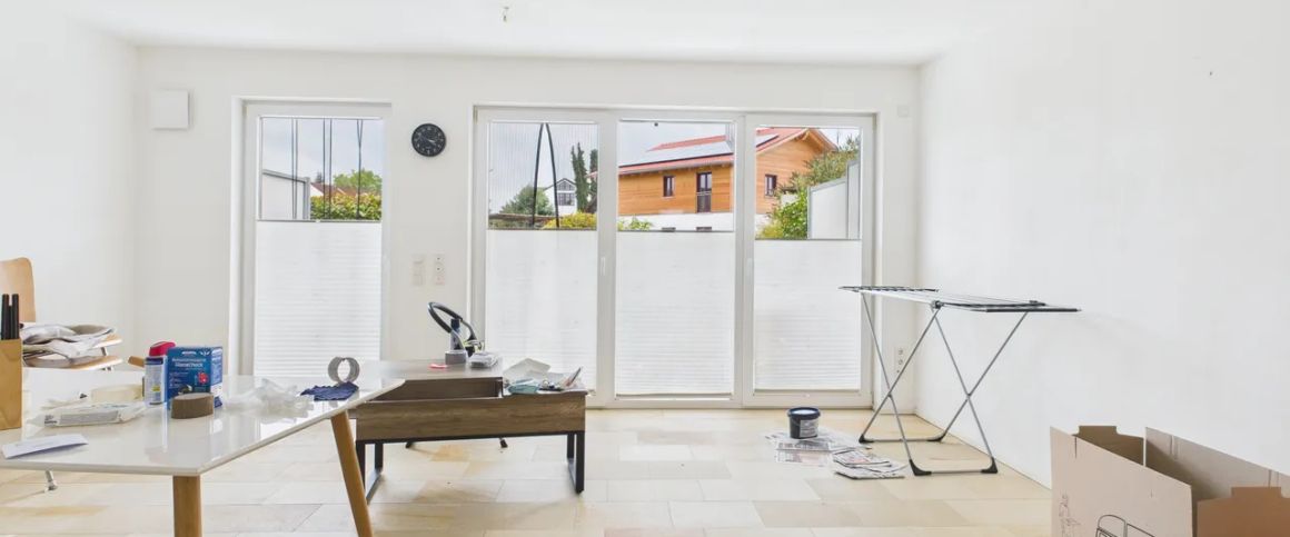 Moderne 2-Zimmer-Erdgeschosswohnung inklusive Einbauküche, Tiefgaragenstellplatz und Gartenanteil! - Foto 1