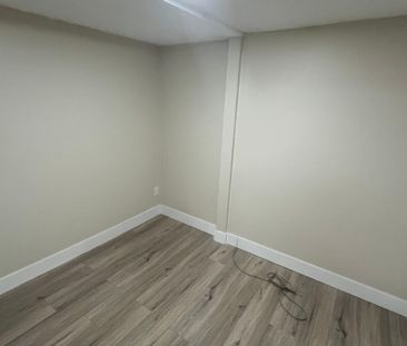 2 Bedroom in Downtown Cloverdale - Photo 3