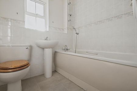 2 bedroom terraced house to rent - Photo 3