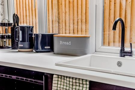 Posh Studio Stay with Functional Kitchenette - Photo 5