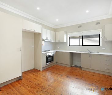 4 Gordon Crescent, Lake Heights, NSW 2502 - Photo 1