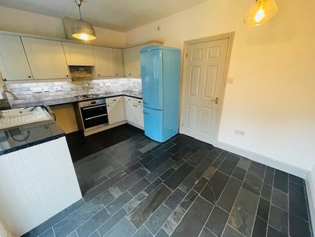 2 bedroom mews to rent - Photo 4