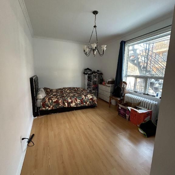 Très GRAND 8 ½ style CONDO entrée indépendante PREMIER étage - Photo 1