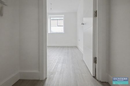 1 bedroom Flat To Let - Photo 3