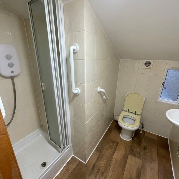 Studio Flat, Sach Road, E5 - Photo 1