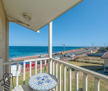 Coastal Living at Its Finest - Photo 5