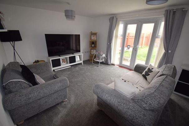 3 bedroom semi-detached house to rent - Photo 1