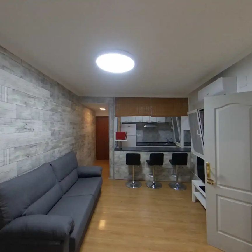 Piso de alquiler en Calle de San Isidoro de Sevilla, Acacias - Photo 1