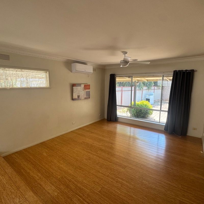 3 BEDOOM HOME NEXT TO BROKEN RIVER & RENOVATED KITCHEN! - Photo 1