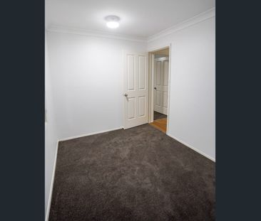 BRIGHT & COMFORTABLE HOME IN SOUGHT-AFTER LOCATION - Photo 3