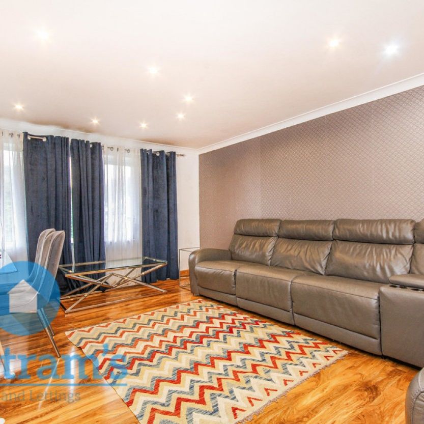 3 bed Flat for Rent - Photo 1