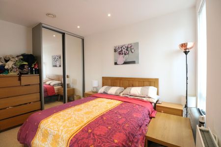 3 Bed Flat, Orchid Mews, NW10 - Photo 3