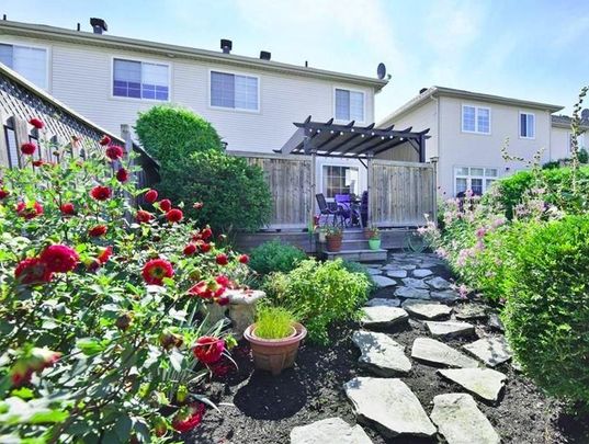For Lease - 32 RIVERSTONE Drive, Barrhaven, Ontario - Photo 1