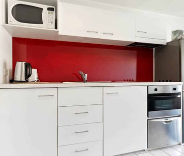 Furnished Studio Apartment with 17th floor vie... - Photo 3