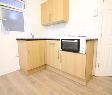 Hanger Lane, London - Photo 2