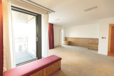 3 bedroom apartment to rent - Photo 5