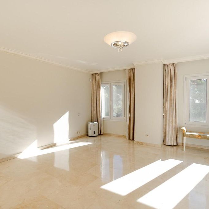 5 bedroom luxury Villa for rent in Marbella Del Este, Andalusia - Foto 1