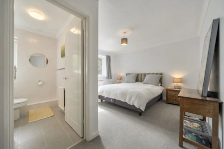 4 bedroom detached house to rent - Photo 3