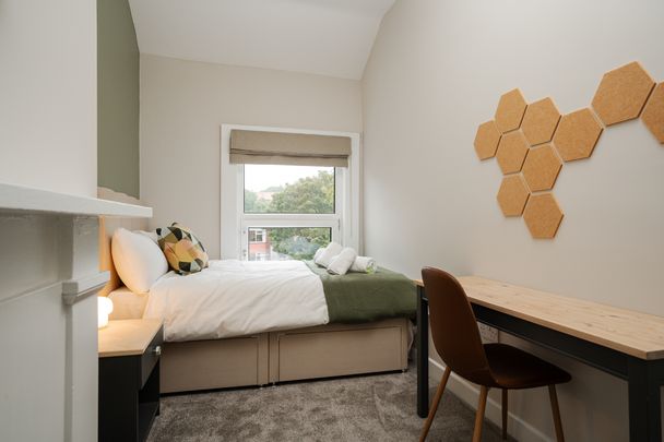 Distinctive 6-Bedroom House Share in Aigburth - Photo 1