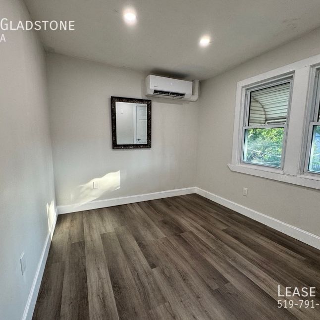 1225 Gladstone Upper - Photo 1