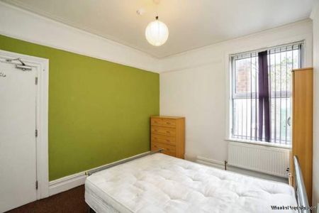 5 bedroom property to rent in Salford - Photo 3