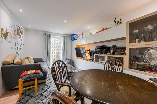 4 bedroom semi-detached house to rent - Photo 1