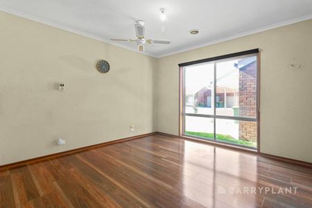 Stylish & Convenient 3-Bedroom Gem in Central Pakenham - Photo 2