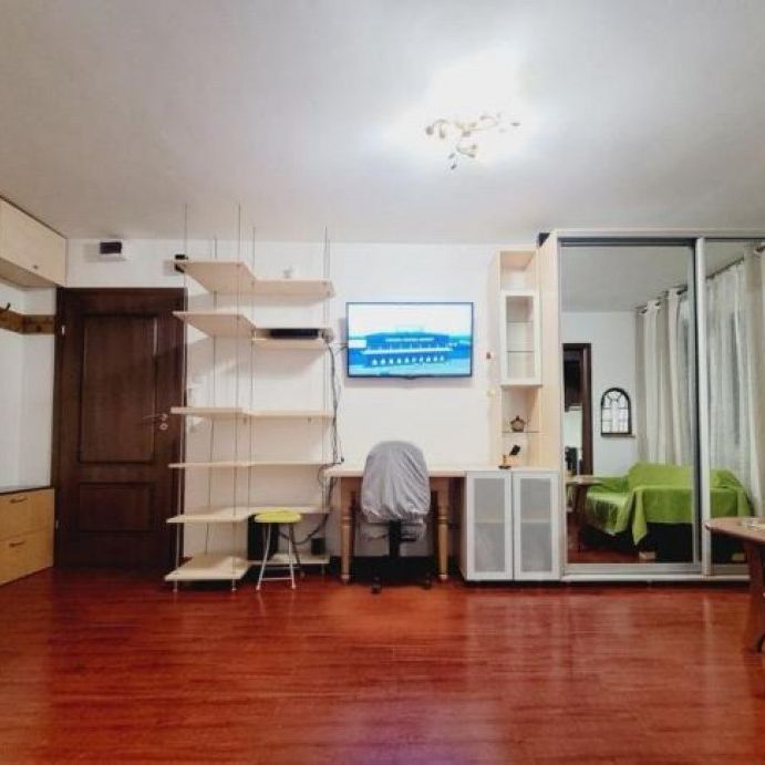 Tineretului etaj 4 semidecomandat - Fotografie 1