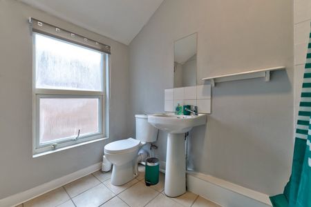 Room in a Shared House, Ashton Road, LU1 - Photo 5